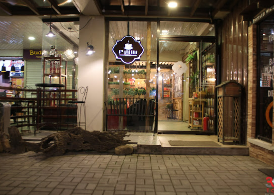 8th Avenue Cafe